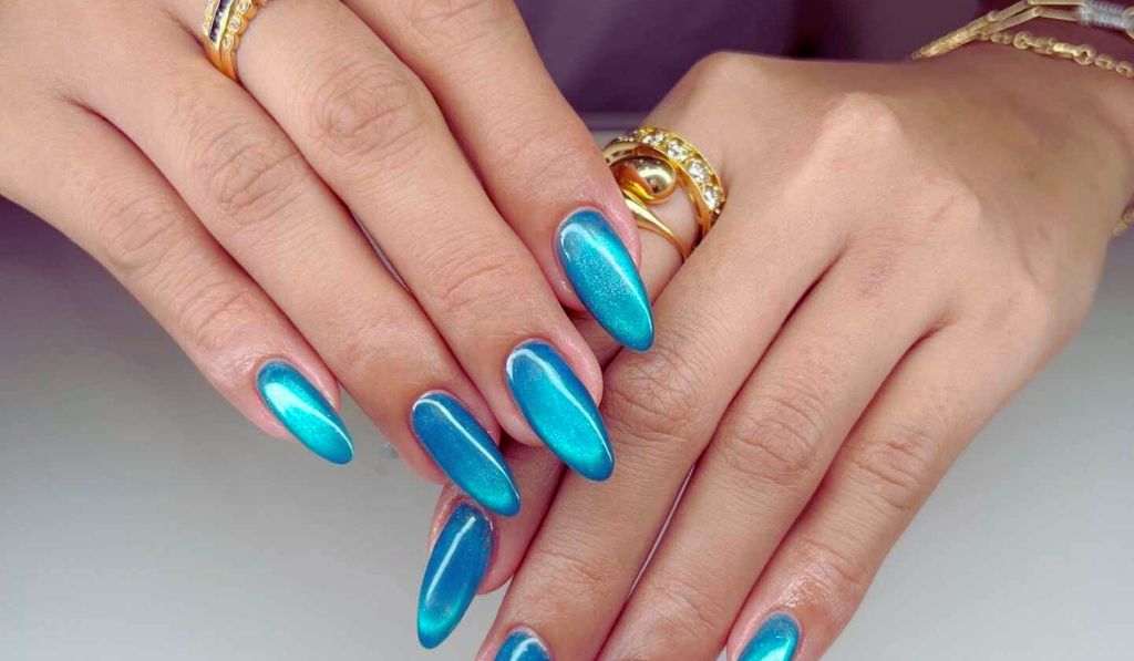 Magnetic Cat-Eye Nails The Hypnotic Sensation
